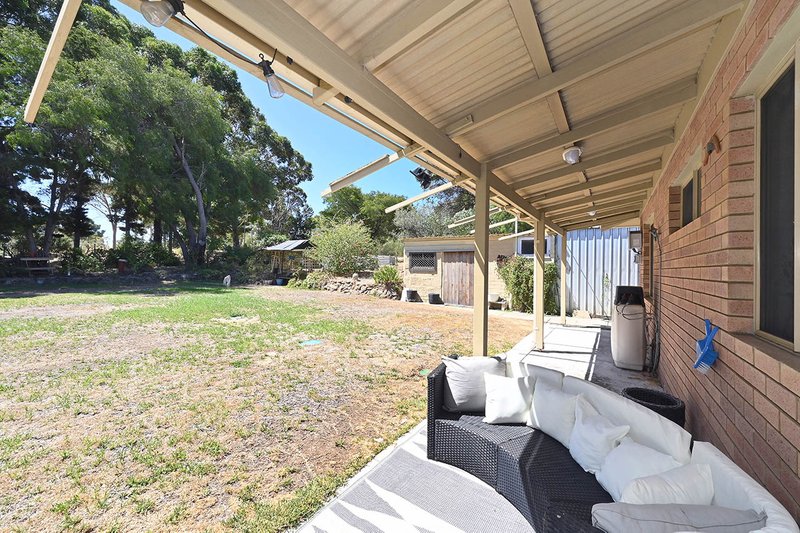 Photo - 99 Birdwood Drive, Woodridge WA 6041 - Image 16