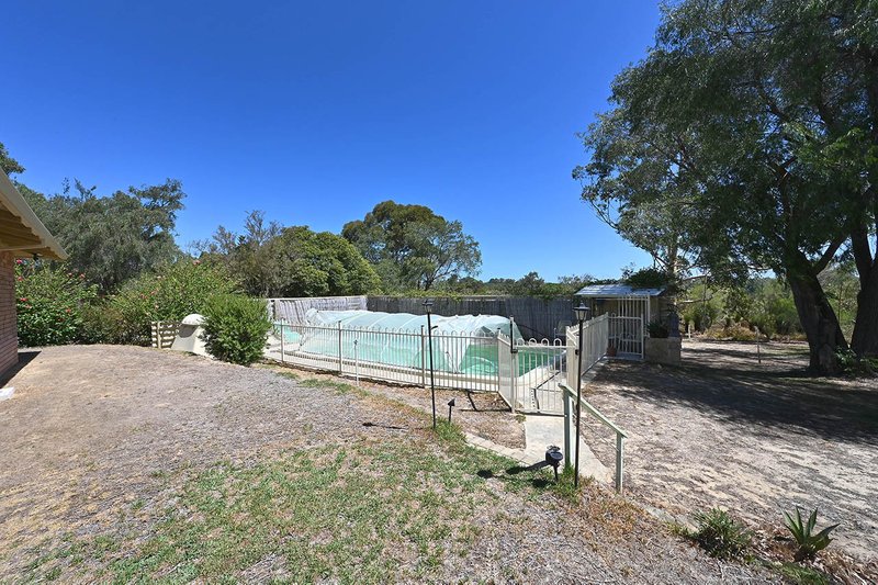 Photo - 99 Birdwood Drive, Woodridge WA 6041 - Image 21