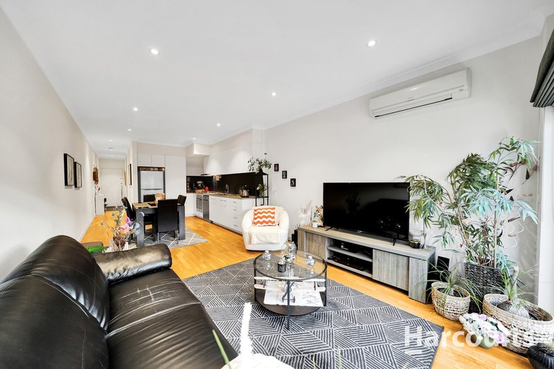 Photo - 99 Campaspe Way, Point Cook VIC 3030 - Image 11