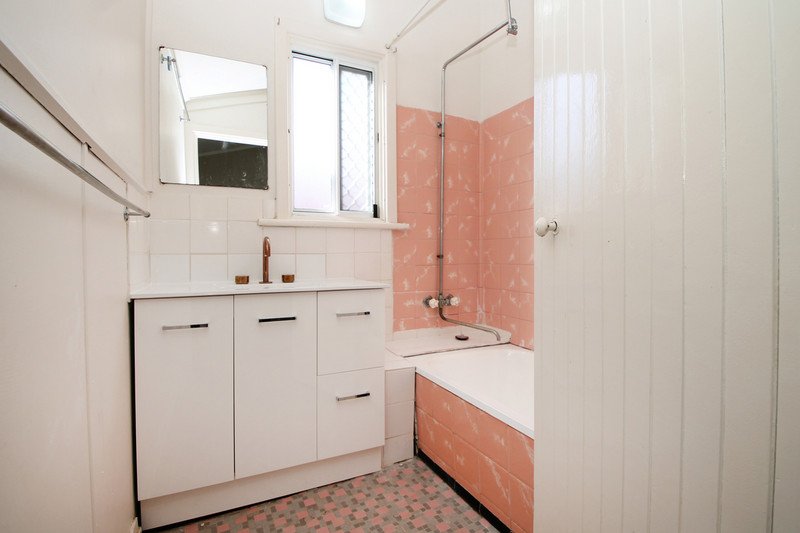 Photo - 99 Devenish Street, East Victoria Park WA 6101 - Image 6