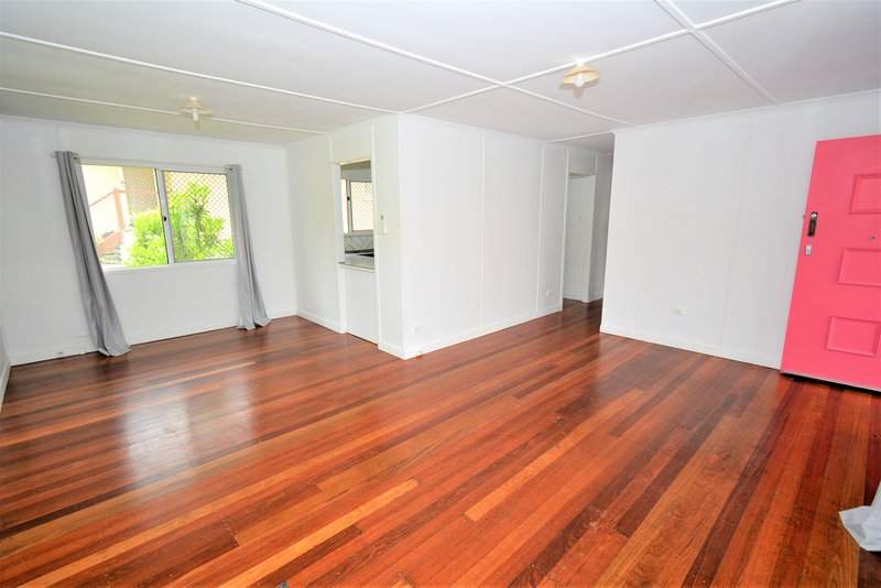 Photo - 99 Farrant Street, Stafford Heights QLD 4053 - Image 2