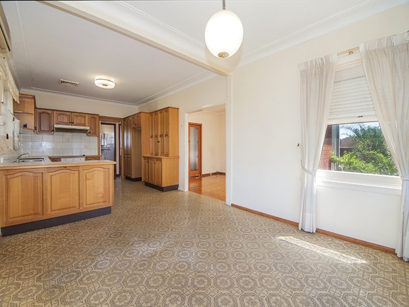 Photo - 99 Flinders Road, Georges Hall NSW 2198 - Image 3