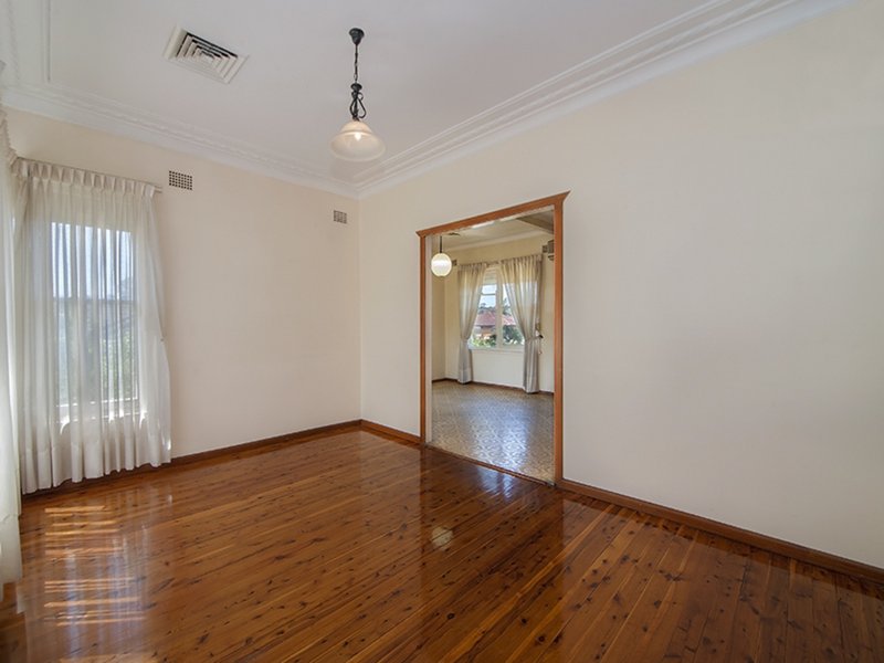 Photo - 99 Flinders Road, Georges Hall NSW 2198 - Image 4