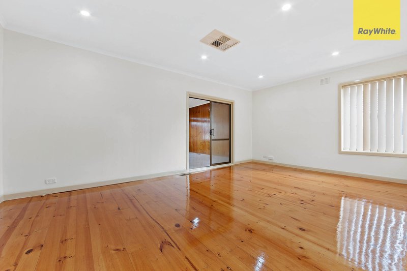 Photo - 99 Gillespie Road, Kings Park VIC 3021 - Image 2