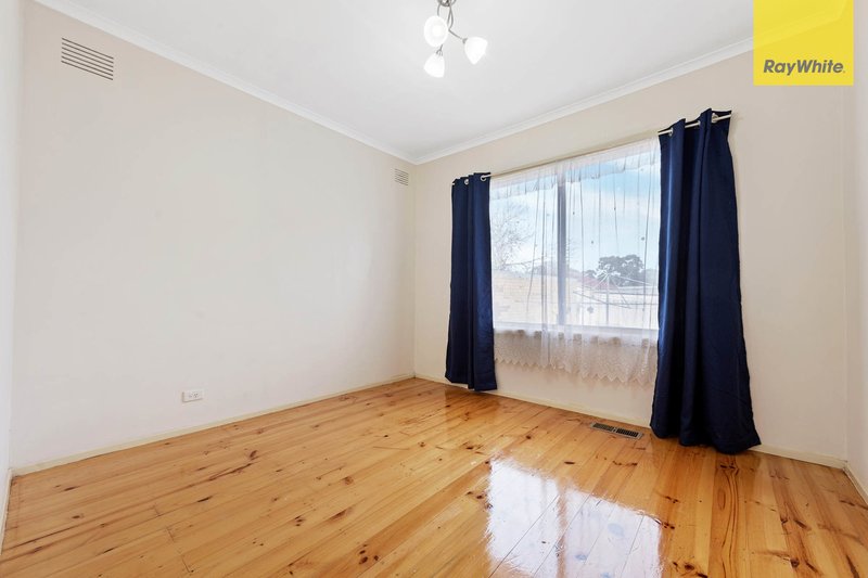 Photo - 99 Gillespie Road, Kings Park VIC 3021 - Image 8