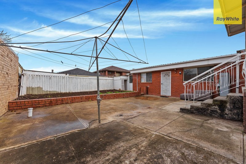 Photo - 99 Gillespie Road, Kings Park VIC 3021 - Image 9