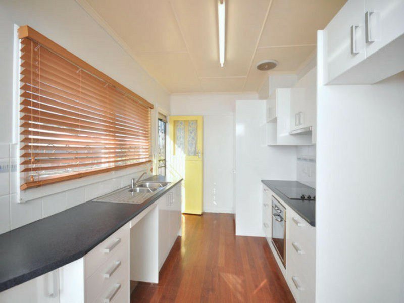 Photo - 99 Graham Road, Carseldine QLD 4034 - Image 2