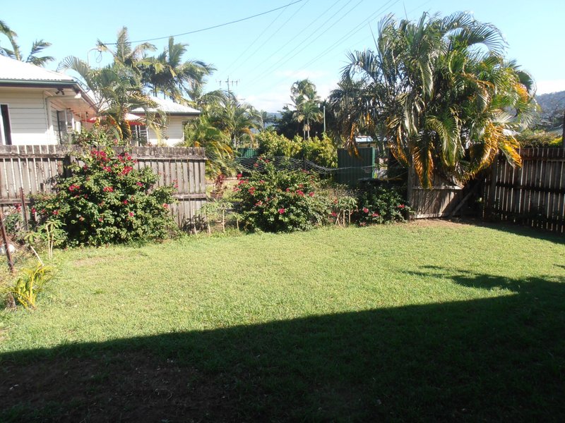 Photo - 99 Hoare Street, Manunda QLD 4870 - Image 14