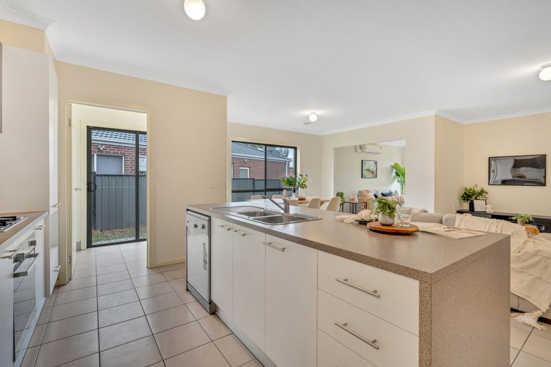 Photo - 99 Huntington Drive, Craigieburn VIC 3064 - Image 3