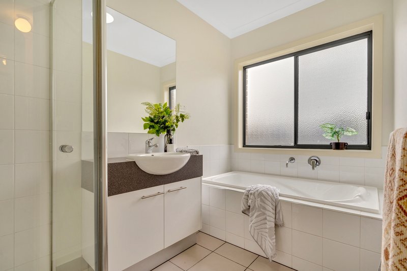 Photo - 99 Huntington Drive, Craigieburn VIC 3064 - Image 17