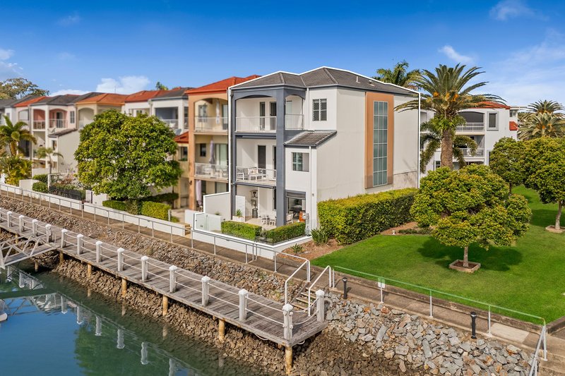 Photo - 99 John Lund Drive, Hope Island QLD 4212 - Image 2