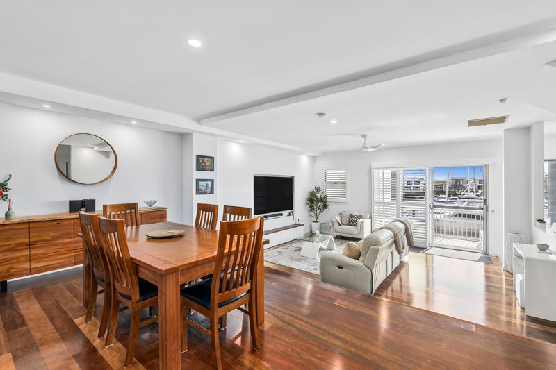 Photo - 99 John Lund Drive, Hope Island QLD 4212 - Image 9