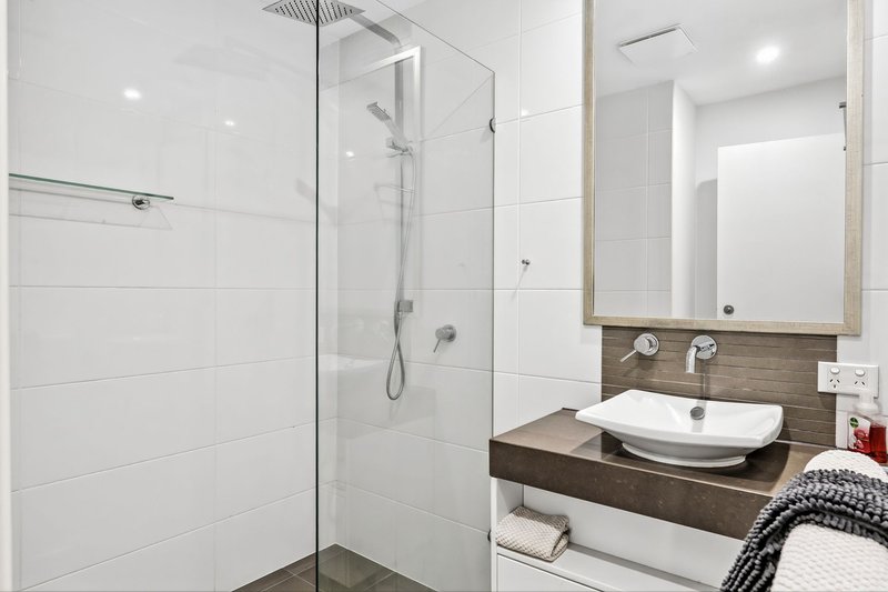 Photo - 99 John Lund Drive, Hope Island QLD 4212 - Image 15
