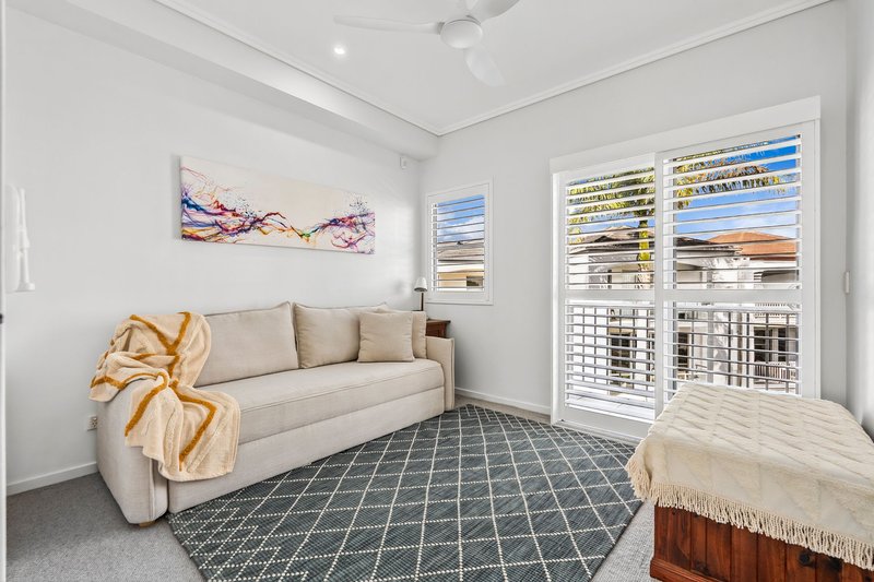 Photo - 99 John Lund Drive, Hope Island QLD 4212 - Image 16