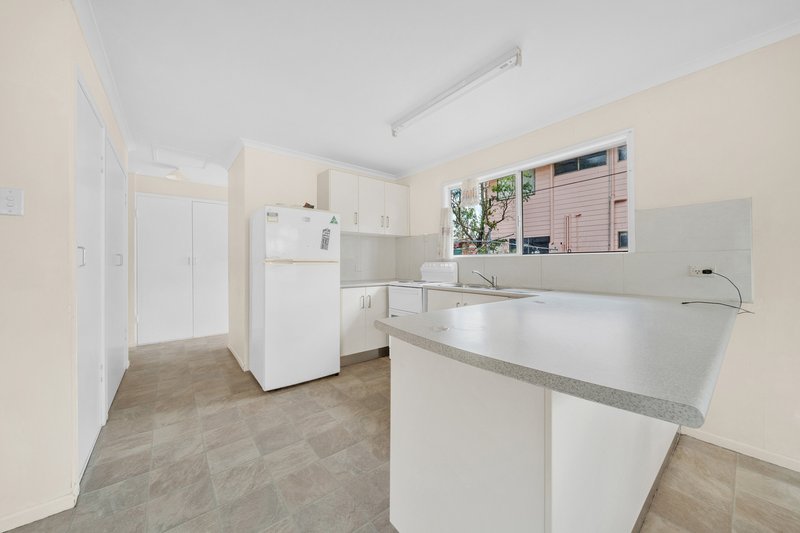 Photo - 99 Opal Street, Emerald QLD 4720 - Image 11