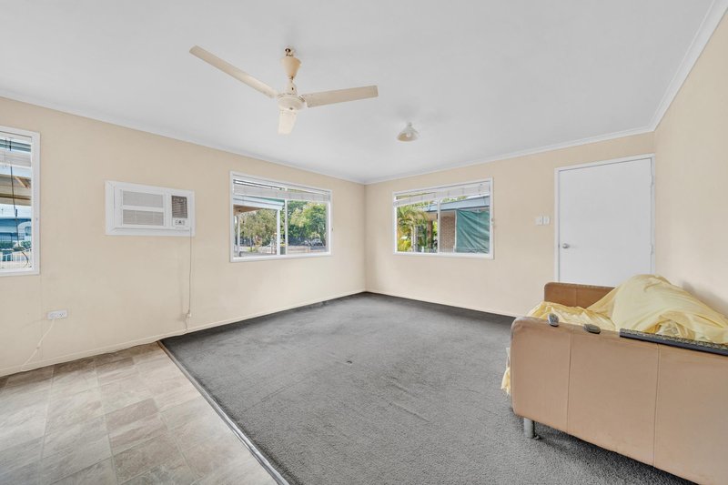 Photo - 99 Opal Street, Emerald QLD 4720 - Image 14
