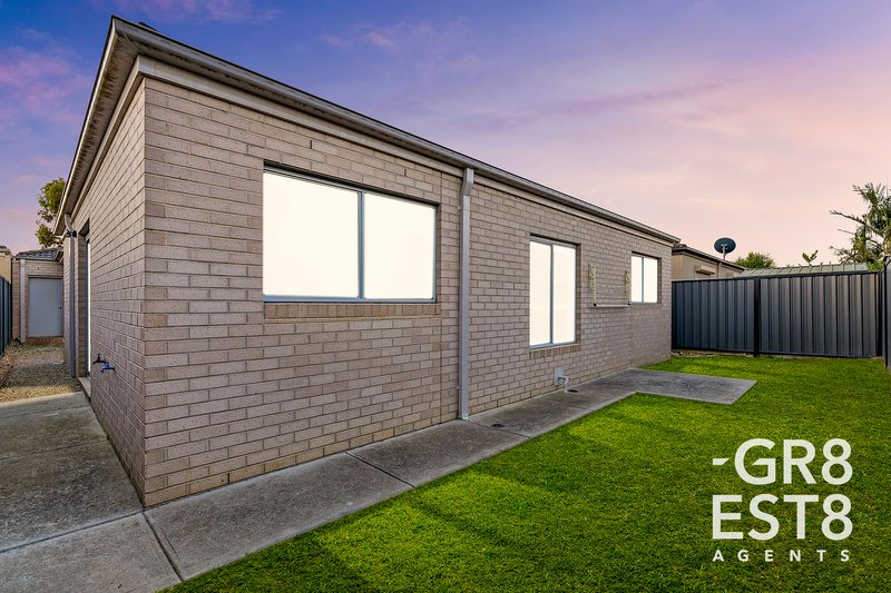 Photo - 99 Selandra Boulevard, Clyde North VIC 3978 - Image 13