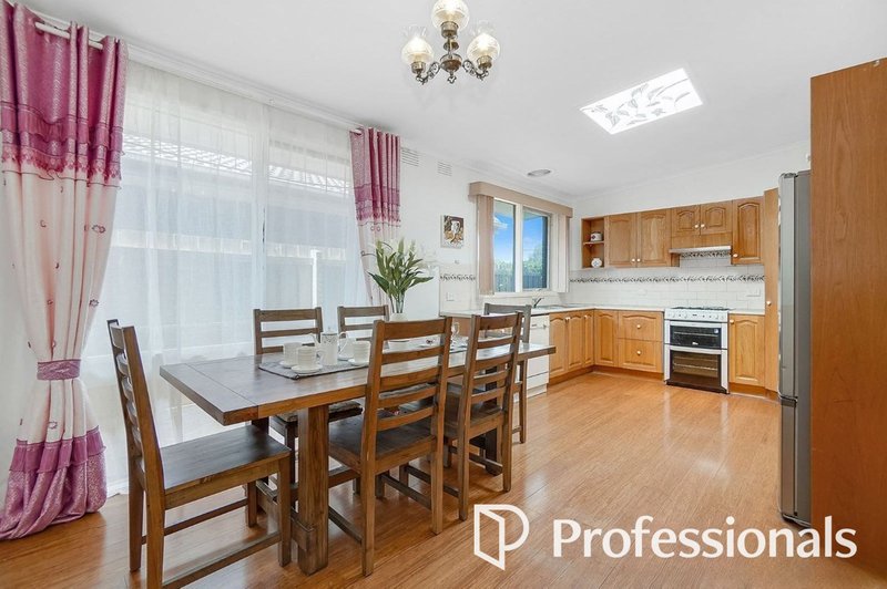 Photo - 99 Sevenoaks Road, Burwood East VIC 3151 - Image 3