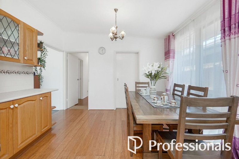 Photo - 99 Sevenoaks Road, Burwood East VIC 3151 - Image 4
