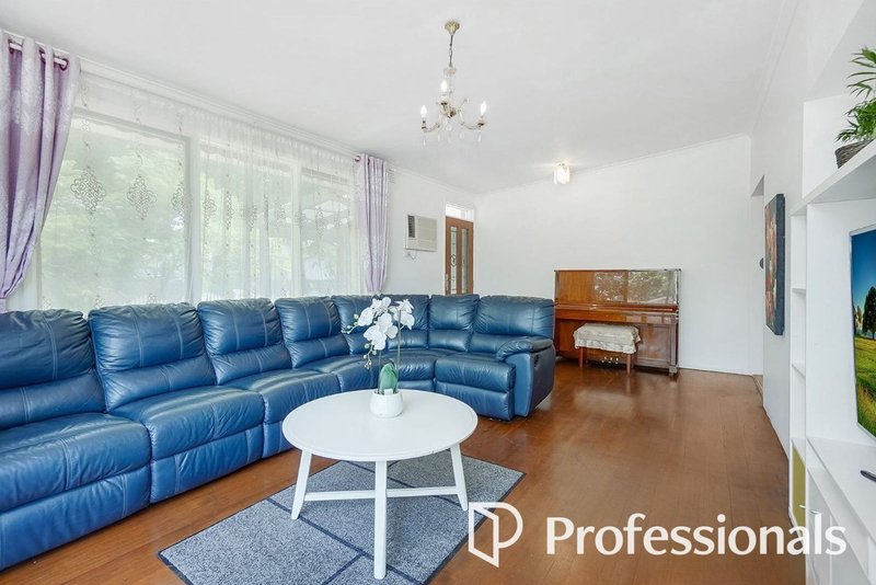 Photo - 99 Sevenoaks Road, Burwood East VIC 3151 - Image 5