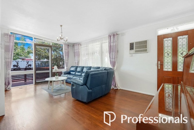 Photo - 99 Sevenoaks Road, Burwood East VIC 3151 - Image 6