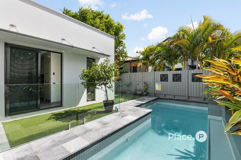 Photo - 99 Stuart Street, Bulimba QLD 4171 - Image 2