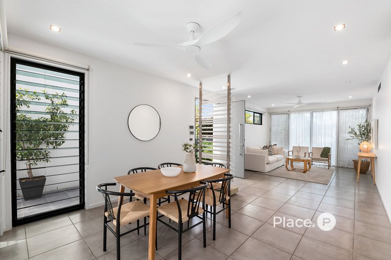 Photo - 99 Stuart Street, Bulimba QLD 4171 - Image 9