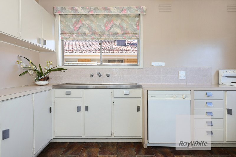 Photo - 99 Taylor Drive, Gladstone Park VIC 3043 - Image 6