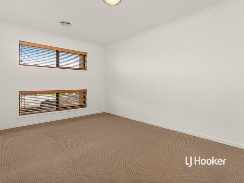 Photo - 99 Tristania Drive, Point Cook VIC 3030 - Image 6