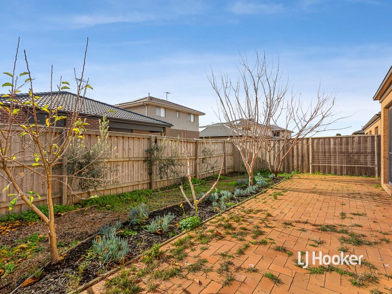 Photo - 99 Tristania Drive, Point Cook VIC 3030 - Image 9