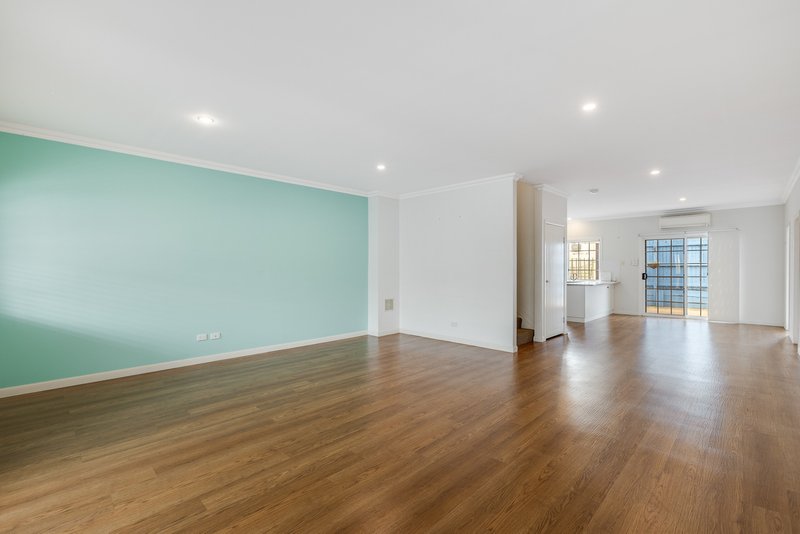 Photo - 9/90 Glenvale Road, Harristown QLD 4350 - Image 3