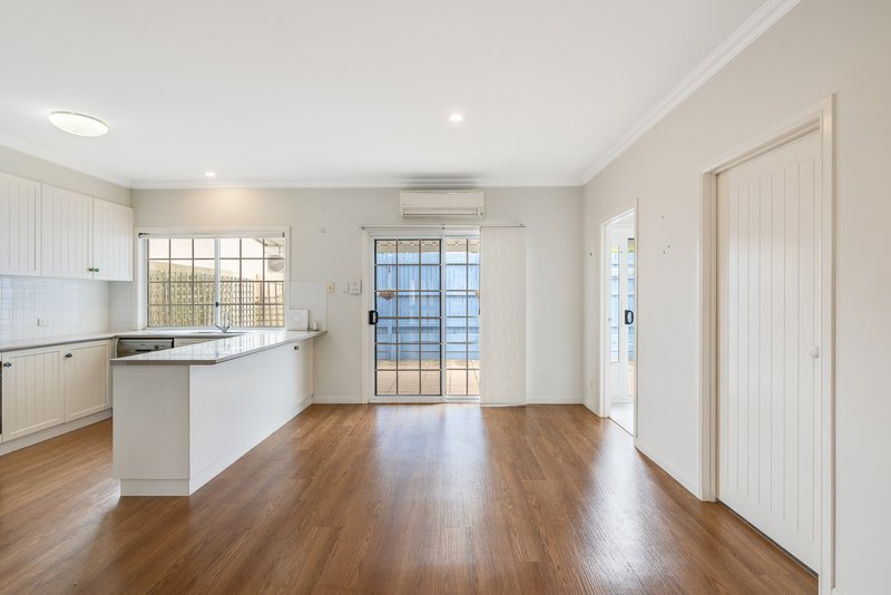 Photo - 9/90 Glenvale Road, Harristown QLD 4350 - Image 5