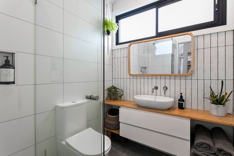 Photo - 9A Bate Avenue, Allambie Heights NSW 2100 - Image 5