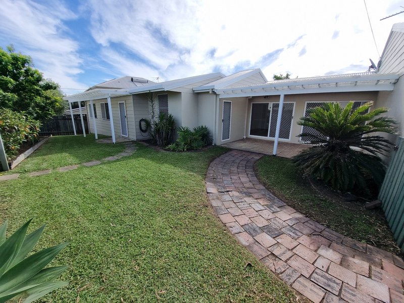 9a Palmtree Avenue, Scarborough QLD 4020