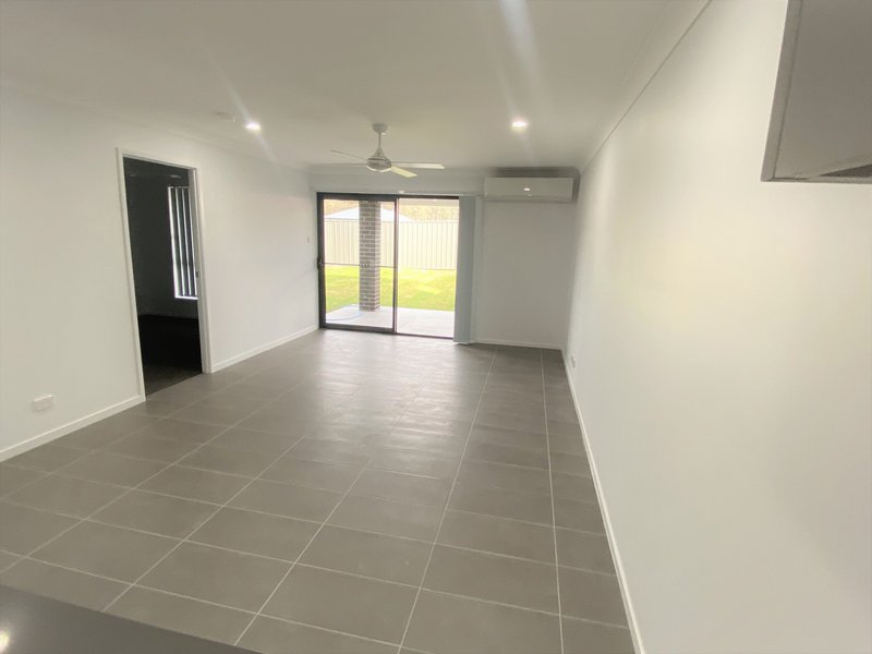 Photo - 9B Royston Circuit, Farley NSW 2320 - Image 3