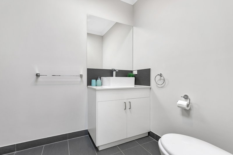 Photo - 9F Obsidian Avenue, Tarneit VIC 3029 - Image 5