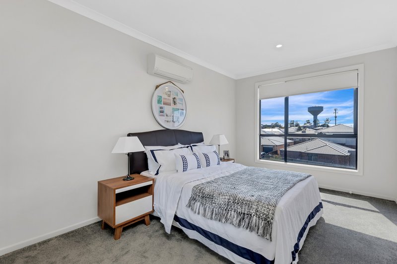 Photo - 9F Obsidian Avenue, Tarneit VIC 3029 - Image 7