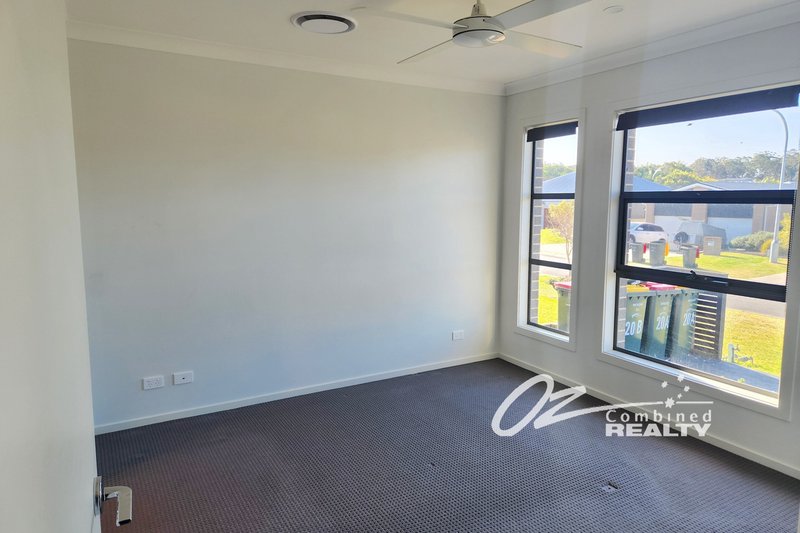 Photo - A/20 Tahnee Street, Sanctuary Point NSW 2540 - Image 9