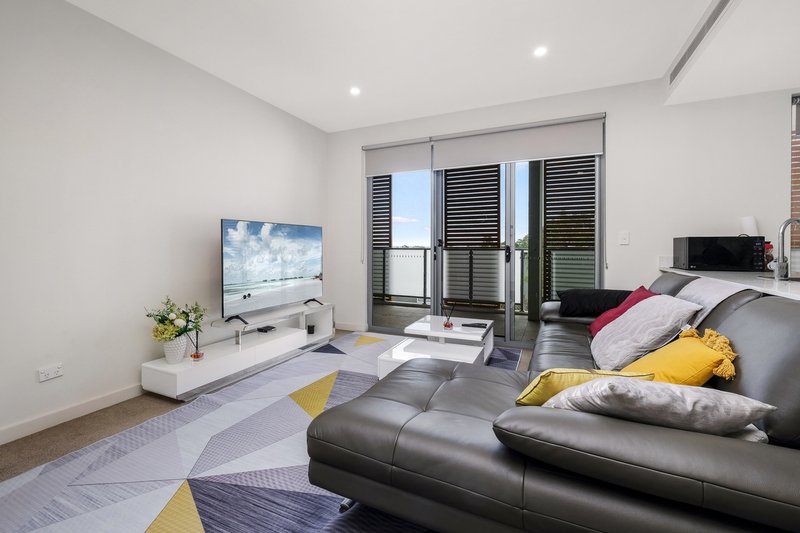 A303/2 Rowe Drive, Potts Hill NSW 2143