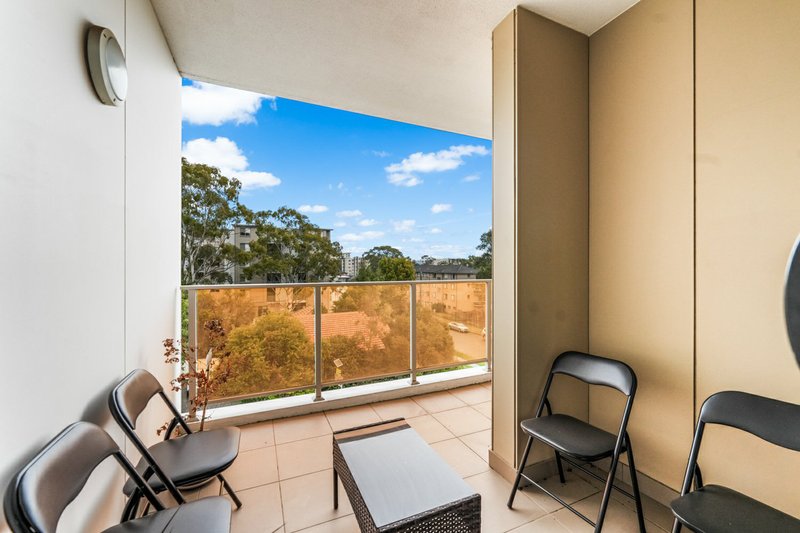 Photo - Apartment 13/2-10 Tyler Street, Campbelltown NSW 2560 - Image 14