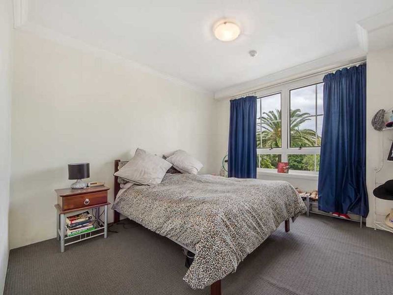 Photo - Apartment 316/9 Beach Parade, Surfers Paradise QLD 4217 - Image 7