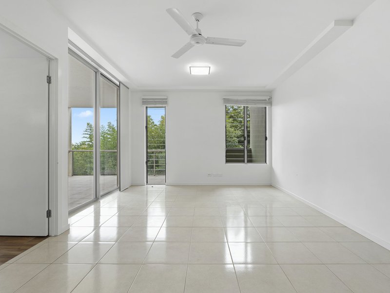 Photo - Apartment 3/70 Durham Street, St Lucia QLD 4067 - Image 2