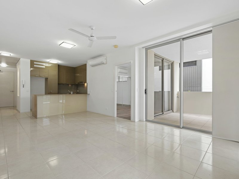 Photo - Apartment 3/70 Durham Street, St Lucia QLD 4067 - Image 3