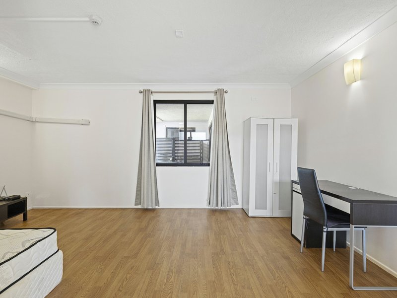 Photo - Apartment 4/23 Warren Street, St Lucia QLD 4067 - Image 3