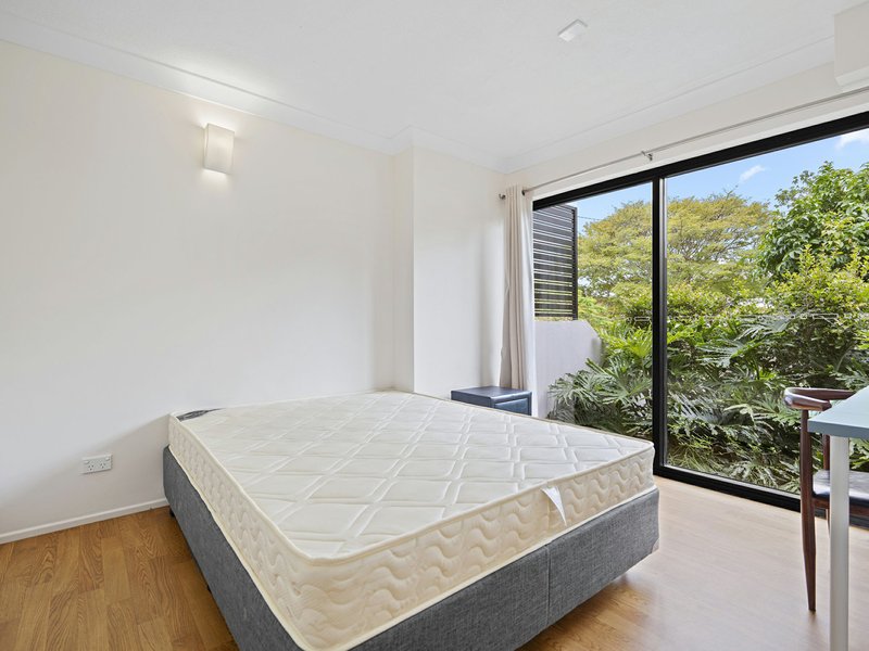 Photo - Apartment 4/23 Warren Street, St Lucia QLD 4067 - Image 9