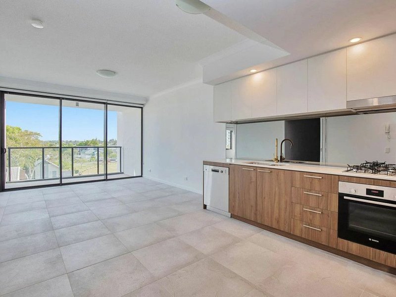 Photo - Apartment 505/372 Marine Parade, Labrador QLD 4215 - Image 4