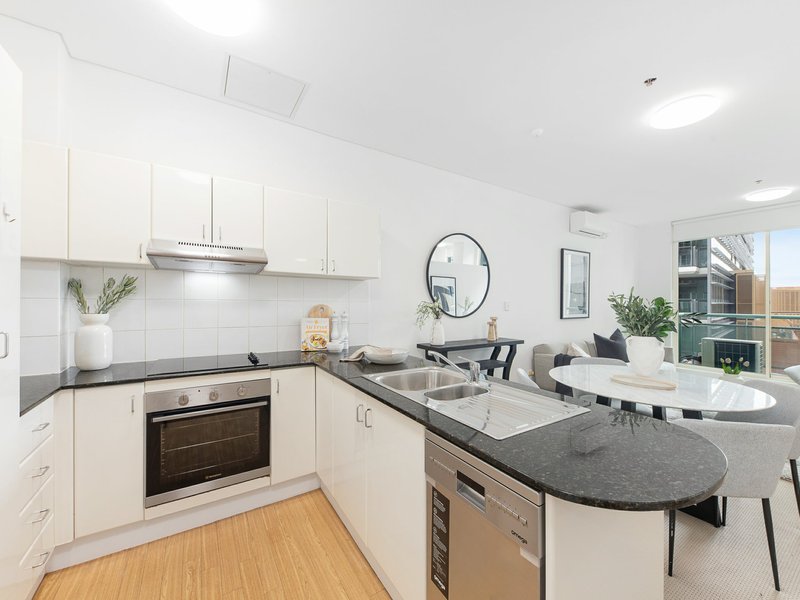 Photo - Apartment 702/71-75 Regent Street, Chippendale NSW 2008 - Image 3