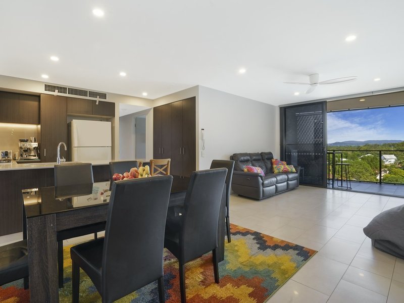 Photo - Apartment 801/125 Station Road, Indooroopilly QLD 4068 - Image 6