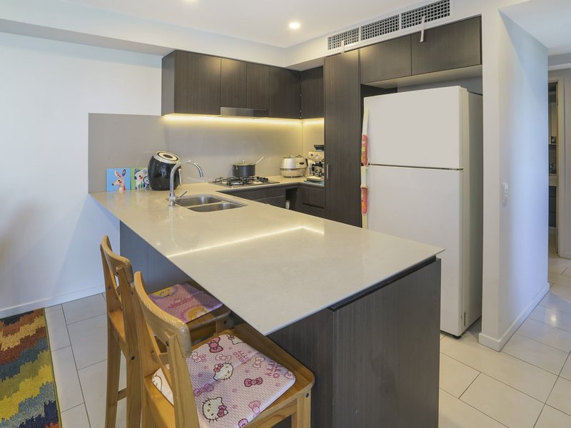 Photo - Apartment 801/125 Station Road, Indooroopilly QLD 4068 - Image 7