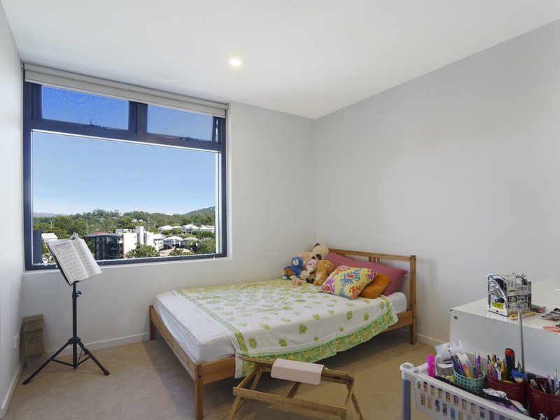 Photo - Apartment 801/125 Station Road, Indooroopilly QLD 4068 - Image 8